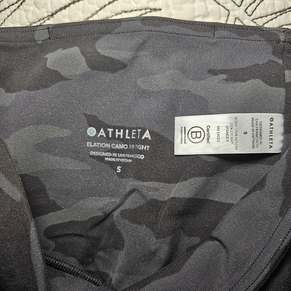 VGUC Athleta Elation Camo 7/8 tight Black Grey Small - Picture 8 of 12